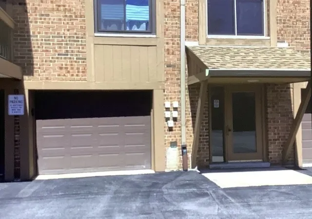 Homes for sale in Burr Ridge, IL | 8090 Garfield Ave #3-1, Burr Ridge, IL 60527 | MLS# 12667670