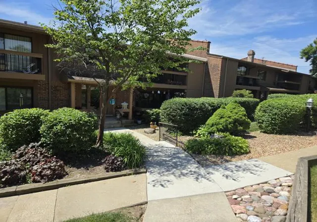 3rd image of 8090 Garfield Ave, Burr Ridge, IL 60527