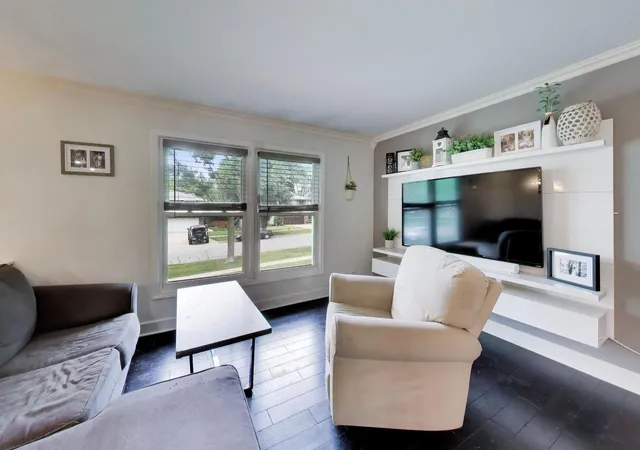 3rd image of 2167 Midhurst Rd, Downers Grove, IL 60516 | MLS# 12667695