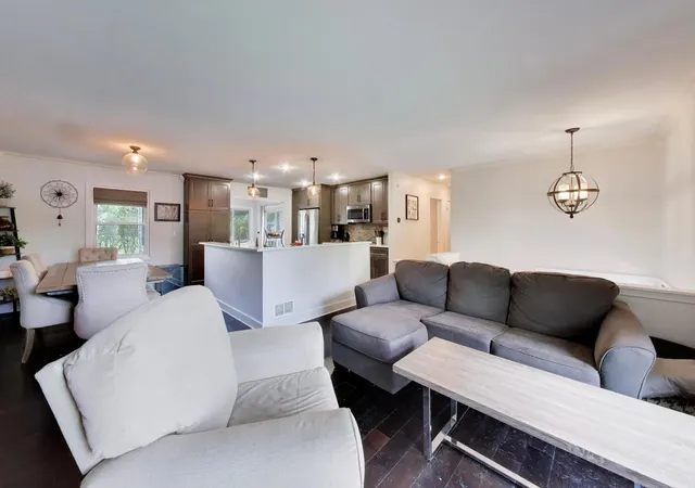 5th image of 2167 Midhurst Rd, Downers Grove, IL 60516 | MLS# 12667695