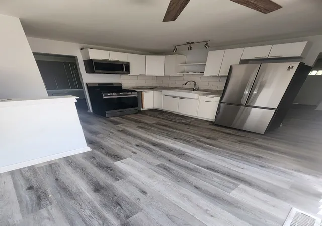 Photo 4 of Single family home for sale at 14116 S Hoxie Ave, Burnham, IL 60633 | MLS# 12667728 | Listing updated on 2026-10-08