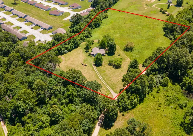 Photo 2 of Single family home for sale at 450 Clark School Rd, Desoto, IL 62924 | MLS# 12667731 | Listing updated on 2026-09-21