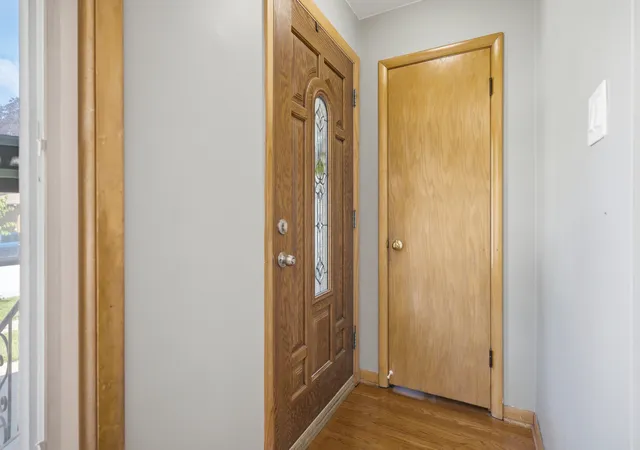 Photo 4 of Sale Pending at 9607 S Sacramento Ave, Evergreen Park, IL 60805 | MLS# 12667749 | Listing updated on 2026-08-26