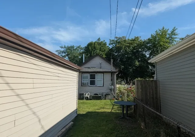 4th image of 2054 York St, Blue Island, IL 60406 | MLS# 12667781