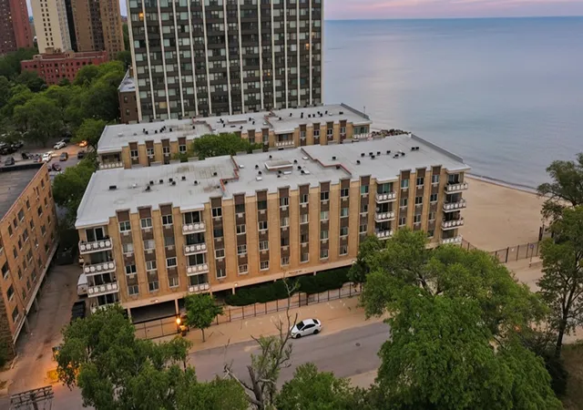Homes for sale in Chicago, IL | 2772 E 75th Street, Chicago, IL 60649 | Houzeo