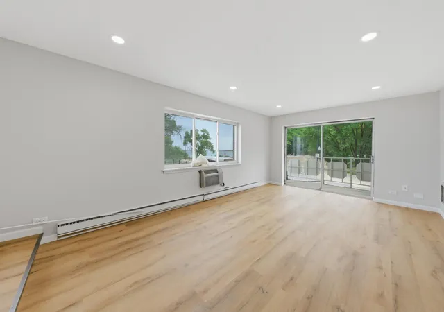 Homes for sale in Chicago, IL | 2772 E 75Th St, Chicago, IL 60649