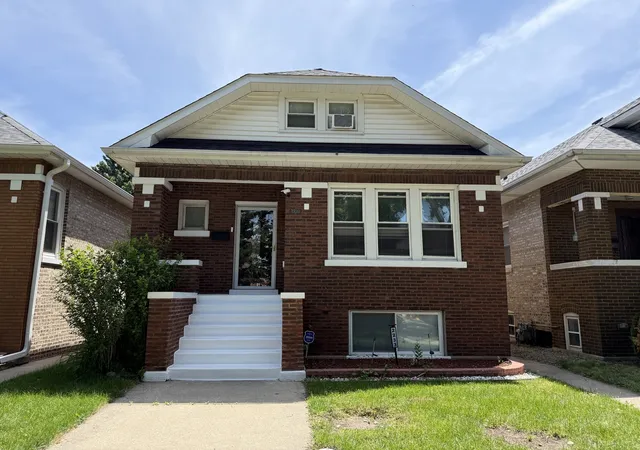 2nd image of 2233 Clinton Ave, Berwyn, IL 60402 | MLS# 12667825
