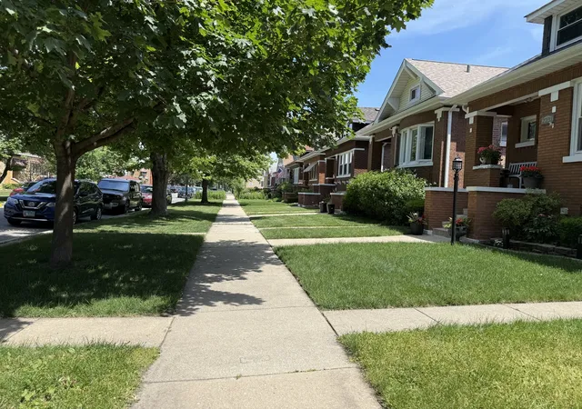 3rd image of 2233 Clinton Ave, Berwyn, IL 60402 | MLS# 12667825