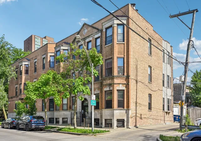 Photo 3 of Sale Pending at 1047 W Leland Ave #1W, Chicago, IL 60640 | MLS# 12667932 | Listing updated on 2026-08-03