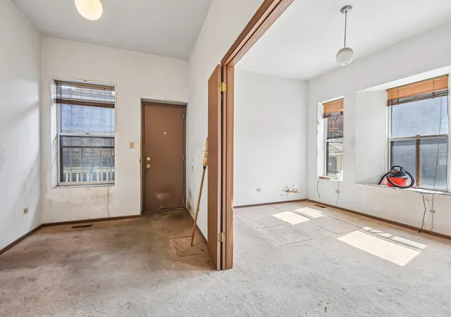 Listing Photo 5 - Condo for sale in building located at 1047 W Leland Ave, Chicago, IL 60640 - Unit #1W
