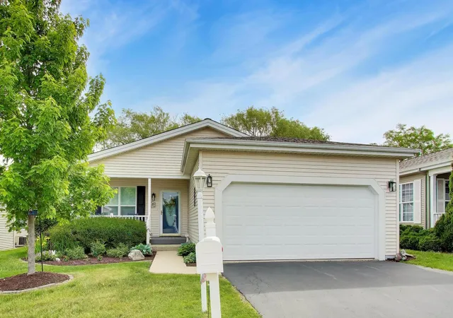 Homes for sale in Grayslake, IL | 3407 Stretch Run Rd, Grayslake, IL 60030 | MLS# 12668005