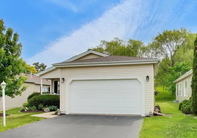 Homes for sale in Grayslake, IL | 3407 Stretch Run Rd, Grayslake, IL 60030 | MLS# 12668005