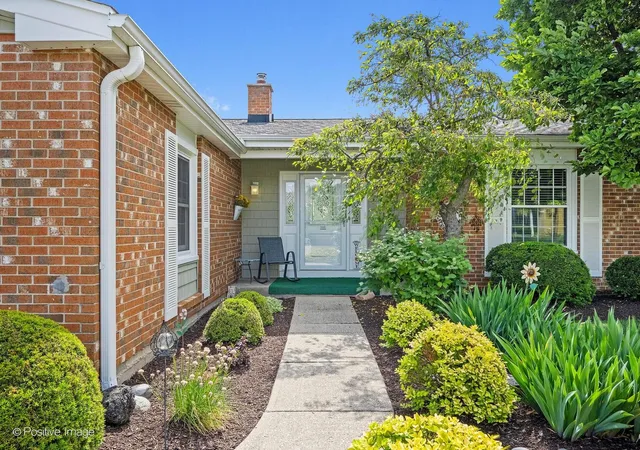 3rd image of 627 Oakwood Dr, Westmont, IL 60559 | MLS# 12668061