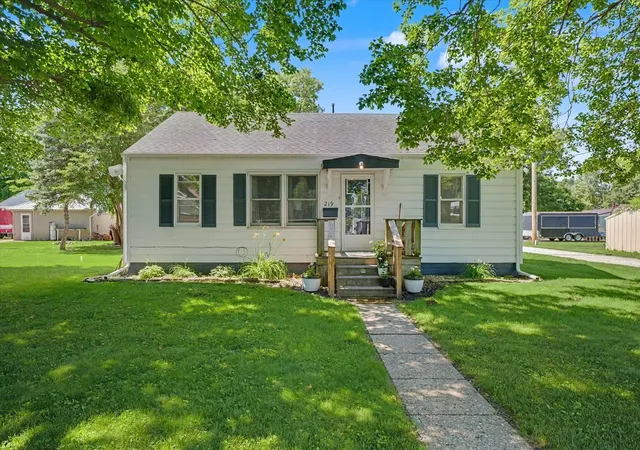 Photo 1 of Single family home for sale at 219 E 4th Street, Gibson City, IL 60936 | MLS# 12668066 | Listing updated on 2026-09-30