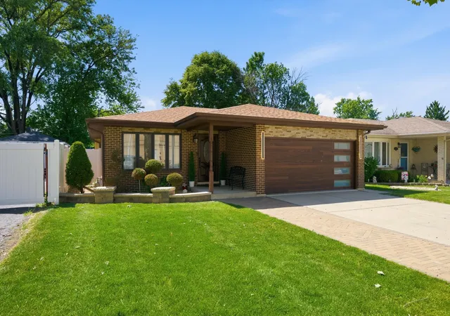3rd image of 8320 Lamon Ave, Burbank, IL 60459 | MLS# 12668074