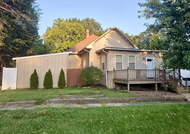 Photo 1 of Single family home for sale at 216 S George St, Clinton, IL 61727 | MLS# 12668079 | Listing updated on 2026-09-24