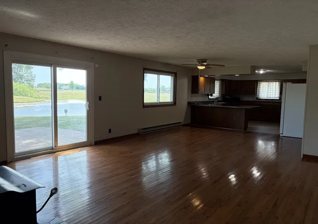 3rd image of 136 N St Louis St, Elwood, IL 60421 | MLS# 12668111