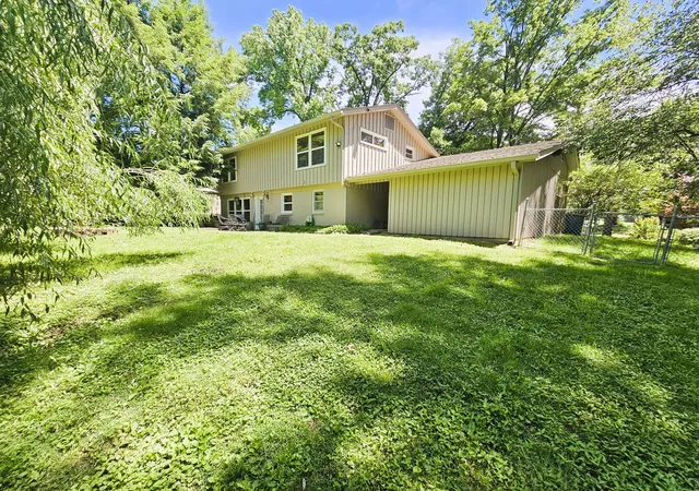 Homes for sale in Mt Vernon, IL | 705 Lake Park Rd, Mt Vernon, IL 62864 | MLS# 12668138