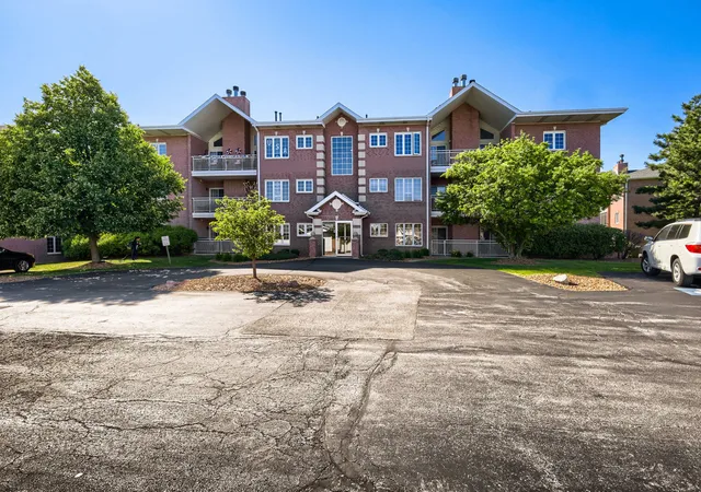 Homes for sale in Orland Park, IL | 17920 Settlers Pond Wy #3A, Orland Park, IL 60467 | MLS# 12668263
