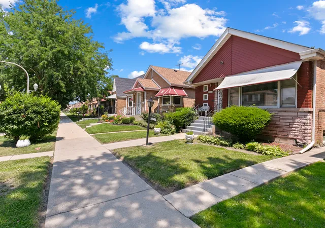 2nd image of 10553 S Calumet Ave, Chicago, IL 60628 | MLS# 12668272