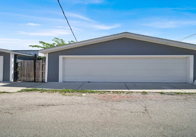 Homes for sale in Chicago, IL | 6642 S Drexel Ave, Chicago, IL 60637 | MLS# 12668277
