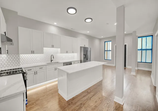 Homes for sale in Chicago, IL | 6642 S Drexel Ave, Chicago, IL 60637 | MLS# 12668277