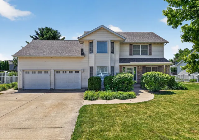1st image of 817 Adrienne Ave, Ottawa, IL 61350 | MLS# 12668284