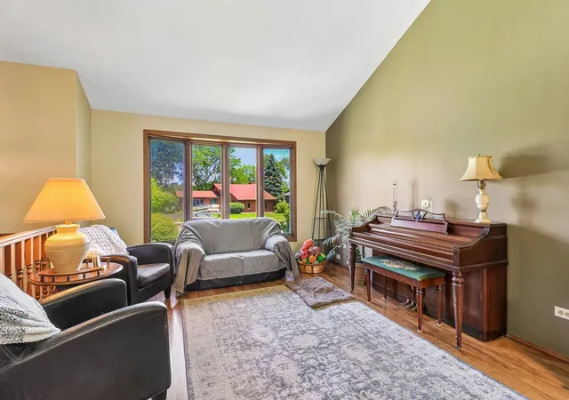 Homes for sale in Lindenhurst, IL | 2359 High Point Dr, Lindenhurst, IL 60046 | MLS# 12668396