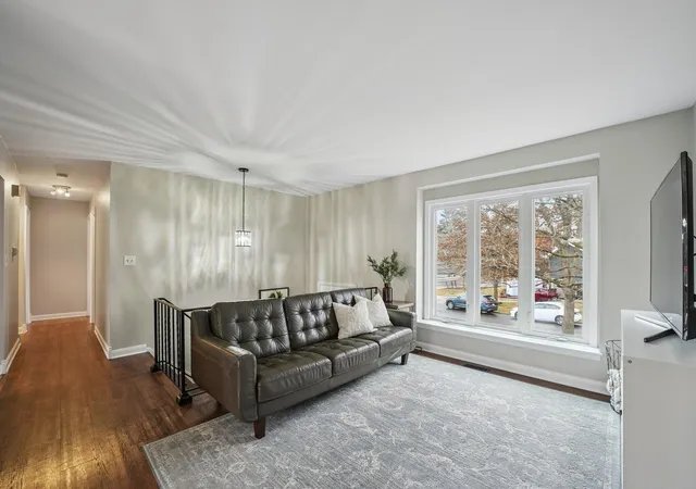 Photo 3 of Sale Pending at 311 Harding Ave, Libertyville, IL 60048 | MLS# 12668400 | Listing updated on 2026-09-27