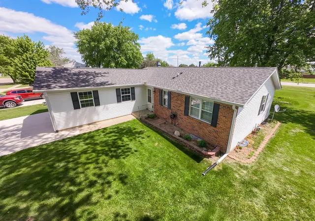 Homes for sale in Sycamore, IL | 1526 Pebblewood Dr, Sycamore, IL 60178 | MLS# 12668424