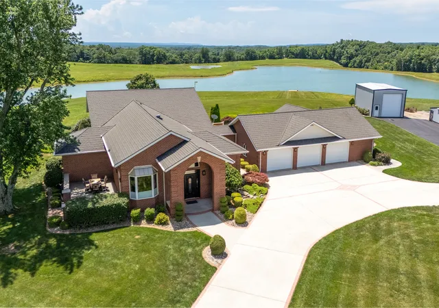 Homes for sale in Murphysboro, IL | 6414 Ava Rd, Murphysboro, IL 62966 | MLS# 12668470