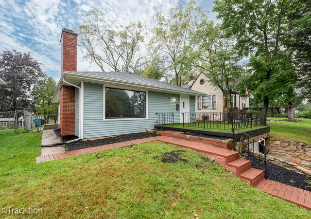 Photo 1 of Single family home for sale at 571 S Smith Blvd, Aurora, IL 60505 | MLS# 12668516 | Listing updated on 2026-10-07