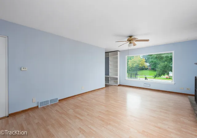 Photo 3 of Single family home for sale at 571 S Smith Blvd, Aurora, IL 60505 | MLS# 12668516 | Listing updated on 2026-10-07
