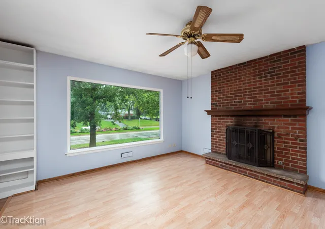 Photo 3 of Single family home for sale at 571 S Smith Blvd, Aurora, IL 60505 | MLS# 12668516 | Listing updated on 2026-10-07