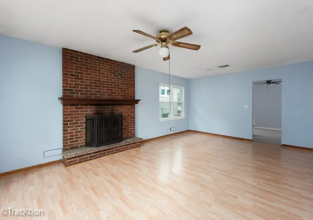 Photo 4 of Single family home for sale at 571 S Smith Blvd, Aurora, IL 60505 | MLS# 12668516 | Listing updated on 2026-10-07