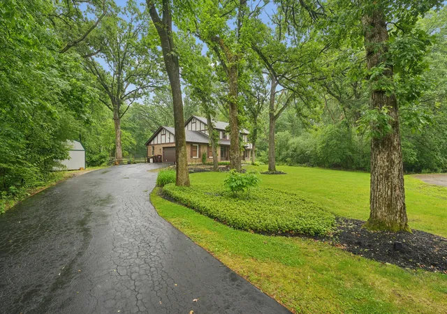 5th image of 3202 Springbrook Rd, Crystal Lake, IL 60012 | MLS# 12668527