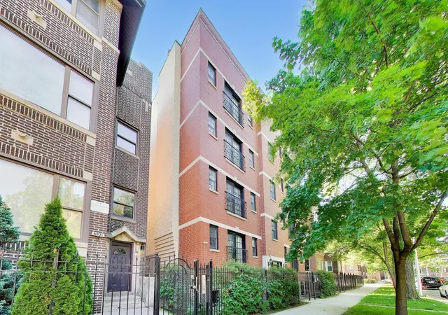 Photo 3 of Condo for sale at 6835 S Cornell Ave #2S, Chicago, IL 60649 | MLS# 12668584 | Listing updated on 2026-09-14
