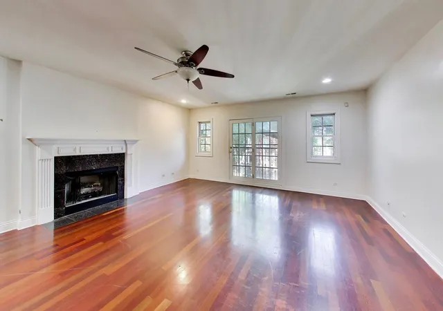 Listing Photo 4 - Condo for sale in building located at 6835 S Cornell Ave, Chicago, IL 60649 - Unit #2S