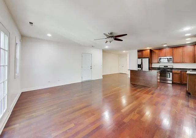 Listing Photo 5 - Condo for sale in building located at 6835 S Cornell Ave, Chicago, IL 60649 - Unit #2S