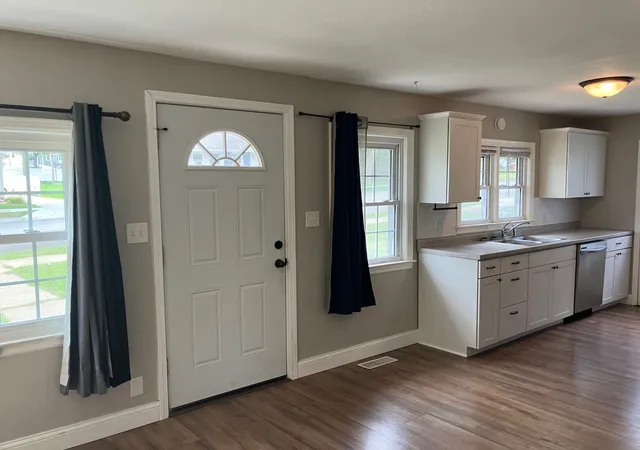 Photo 3 of Single family home for sale at 808 South 18th, Quincy, IL 62301 | MLS# 12668637 | Listing updated on 2026-09-14