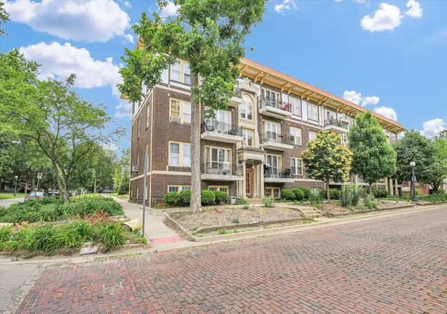 Homes for sale in Champaign, IL | 410 N Prairie St, Champaign, IL 61820