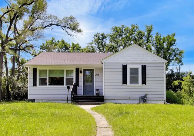 Homes for sale in Hinsdale, IL | 810 S Jackson St, Hinsdale, IL 60521 | MLS# 12668672