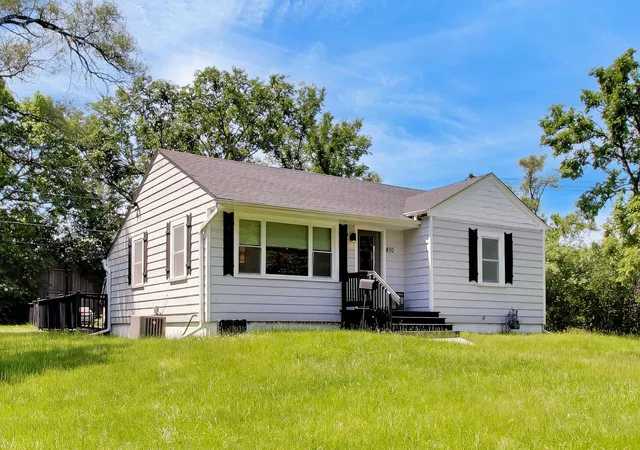 Homes for sale in Hinsdale, IL | 810 S Jackson St, Hinsdale, IL 60521 | MLS# 12668672