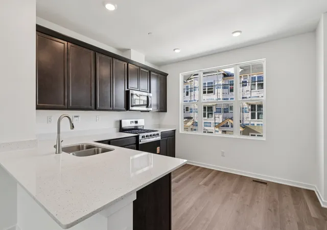 Photo 2 of Sale Pending at 513 Yosemite Way, Mundelein, IL 60060 | MLS# 12668682 | Listing updated on 2026-07-27