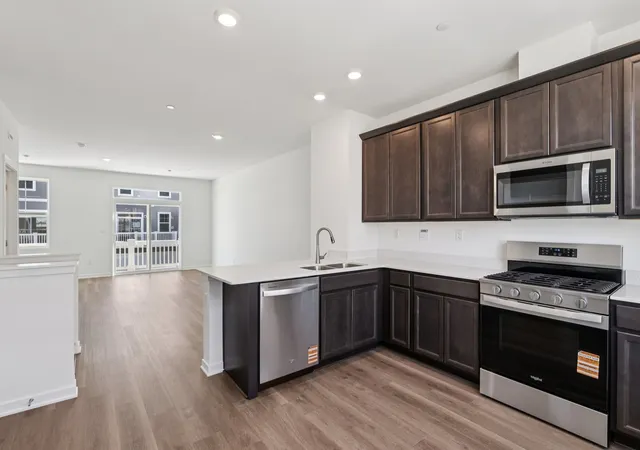 Photo 2 of Sale Pending at 513 Yosemite Way, Mundelein, IL 60060 | MLS# 12668682 | Listing updated on 2026-07-27
