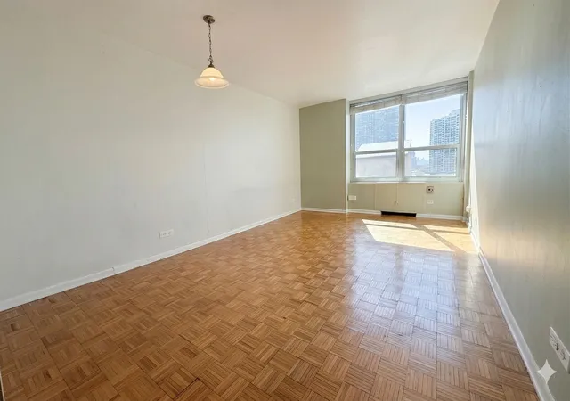 3rd image of 720 W Gordon Ter #10B, Chicago, IL 60613 | MLS# 12668719