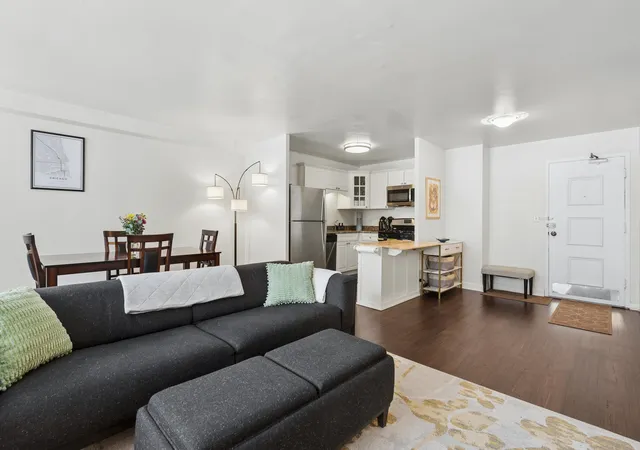Homes for sale in Chicago, IL | 850 N Dewitt Pl #13H, Chicago, IL 60611 | MLS# 12668774