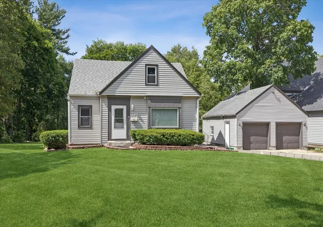 Homes for sale in Clarendon Hills, IL | 334 55th St, Clarendon Hills, IL 60514 | MLS# 12668855
