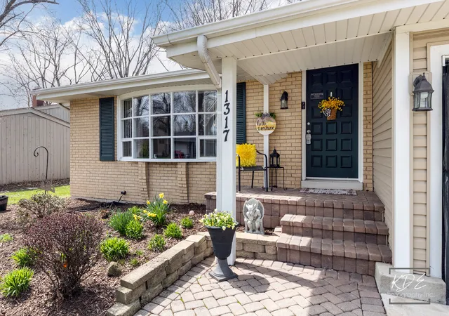 2nd image of 1317 Carol Ln, Naperville, IL 60565 | MLS# 12668871