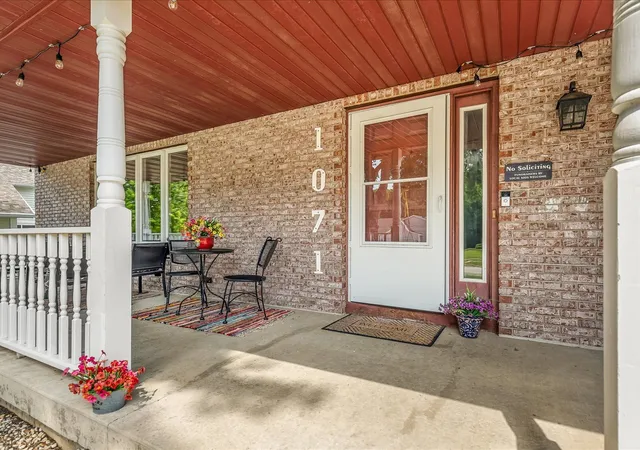 Photo 3 of Single family home for sale at 1071 Arapaho Dr, Freeport, IL 61032 | MLS# 12668914 | Listing updated on 2026-09-21